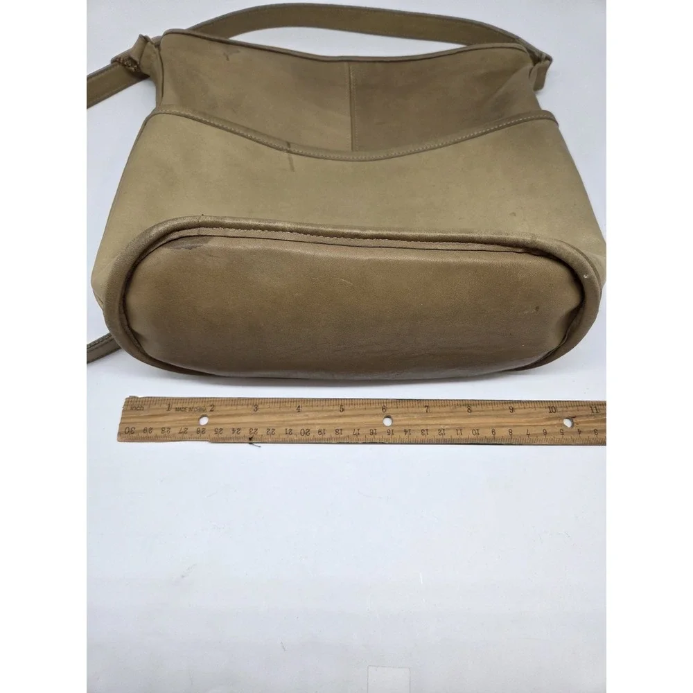 Coach 302 Glove‑Tanned Leather Shoulder Bag USA Made Vintage Beige Zip Top Purse
